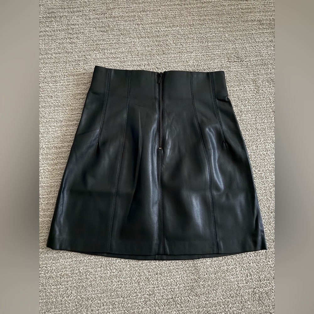 Zara faux leather skirt - Picture 2 of 5